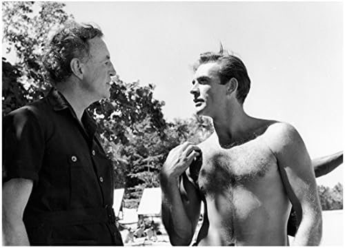 Снимка на Шон Конъри с РАЗМЕРИ 8 на 10 инча 007 Индиана Джоунс шотландски боец на Лов за Червеният Октомври Д-р без да е Ч / Б, без ризи с Иэном Флемингом на плажа kn