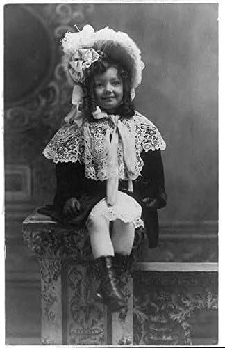 Исторически находки Снимка: Маргарет Паркър, Вашингтон, окръг Колумбия,1910, шапка с панделки, Бархатное палто
